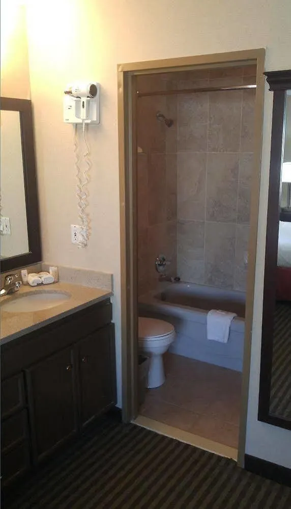 Ramada By Wyndham Abbotsford Hotel